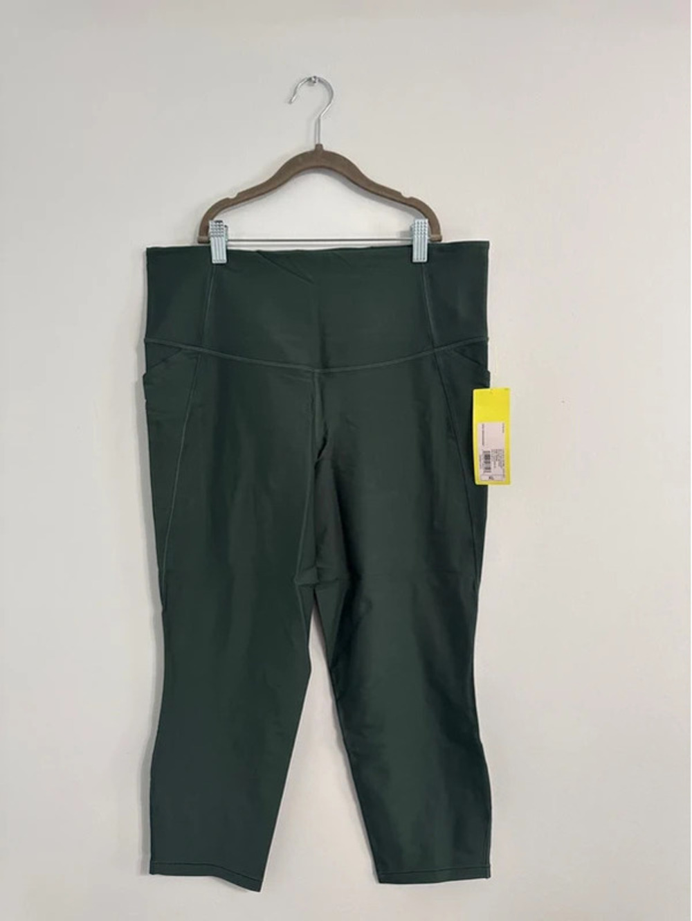 New XL All in Motion Green Capri Leggings